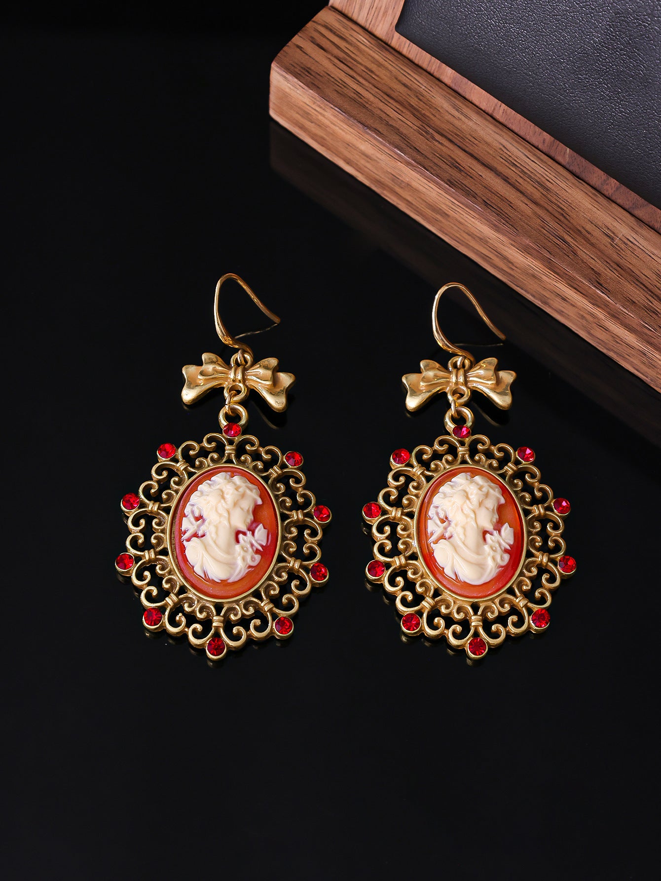 Retro Court Beauty Head Earrings Elegant High-end Earrings