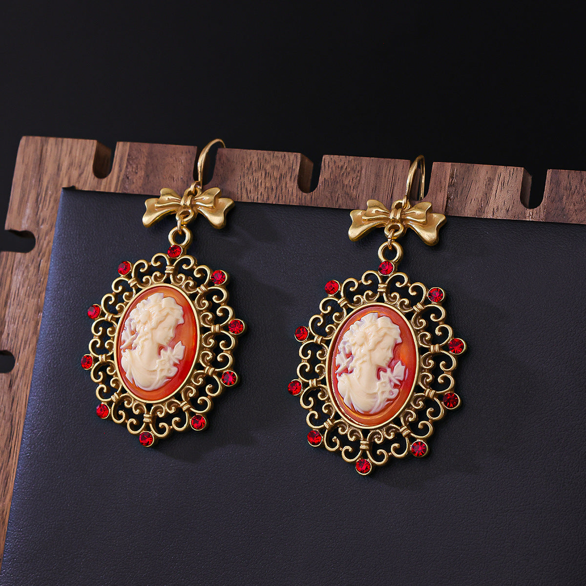 Retro Court Beauty Head Earrings Elegant High-end Earrings