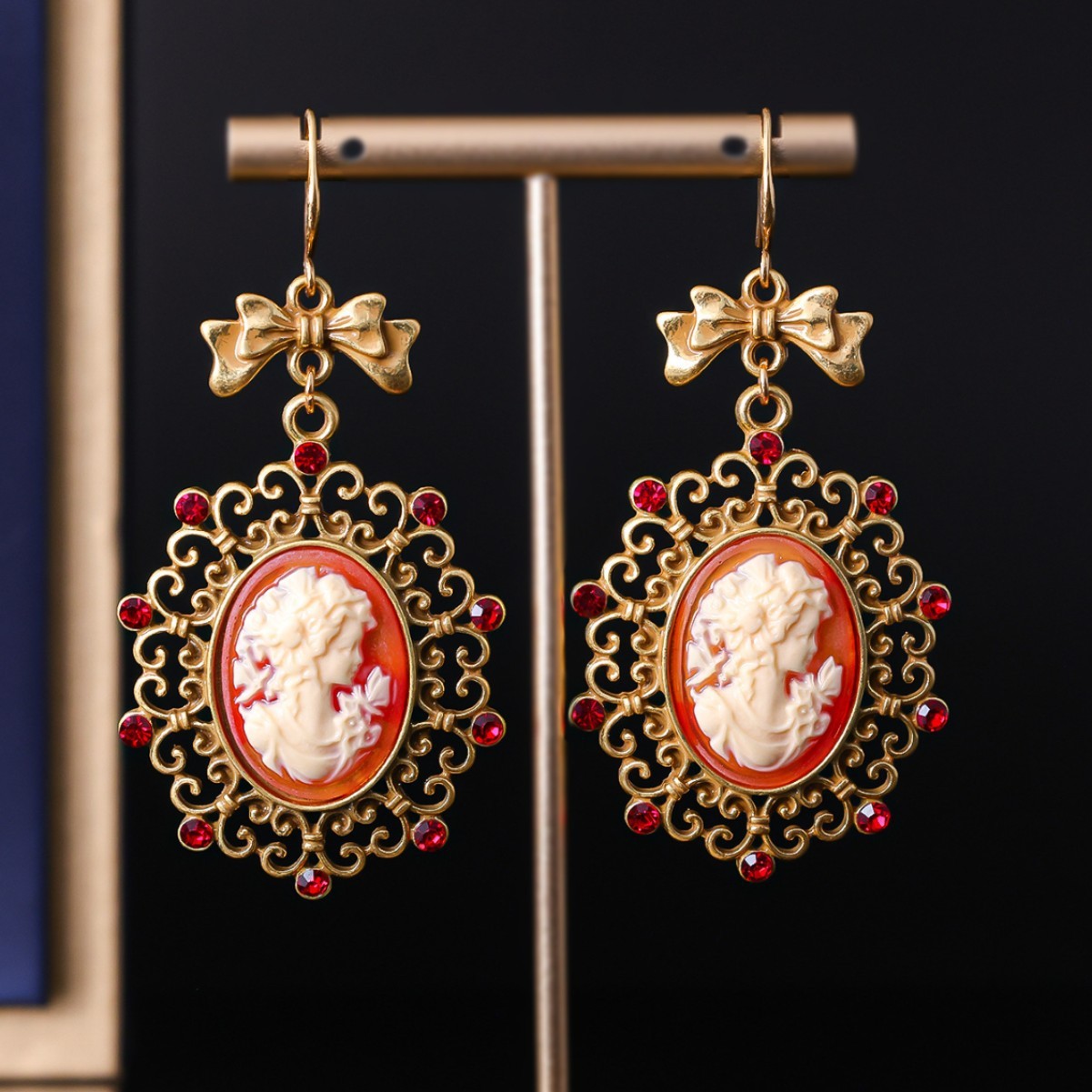 Retro Court Beauty Head Earrings Elegant High-end Earrings