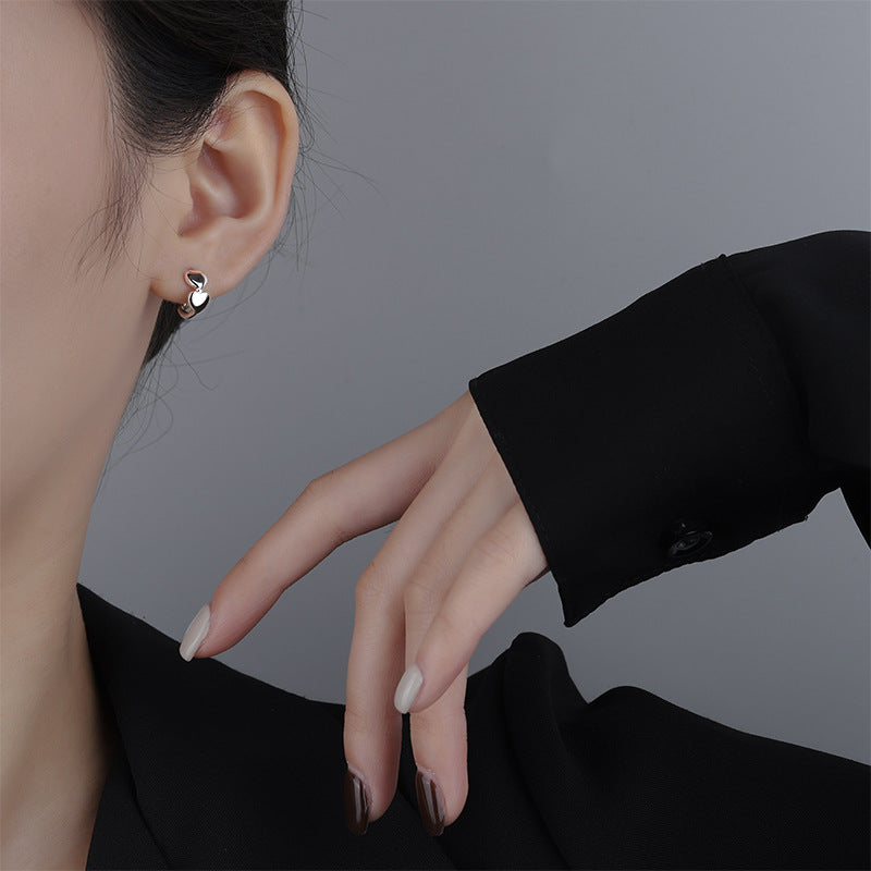 Love Heart Stud Earrings Female Cold Wind Sweet Beauty Pure Silver