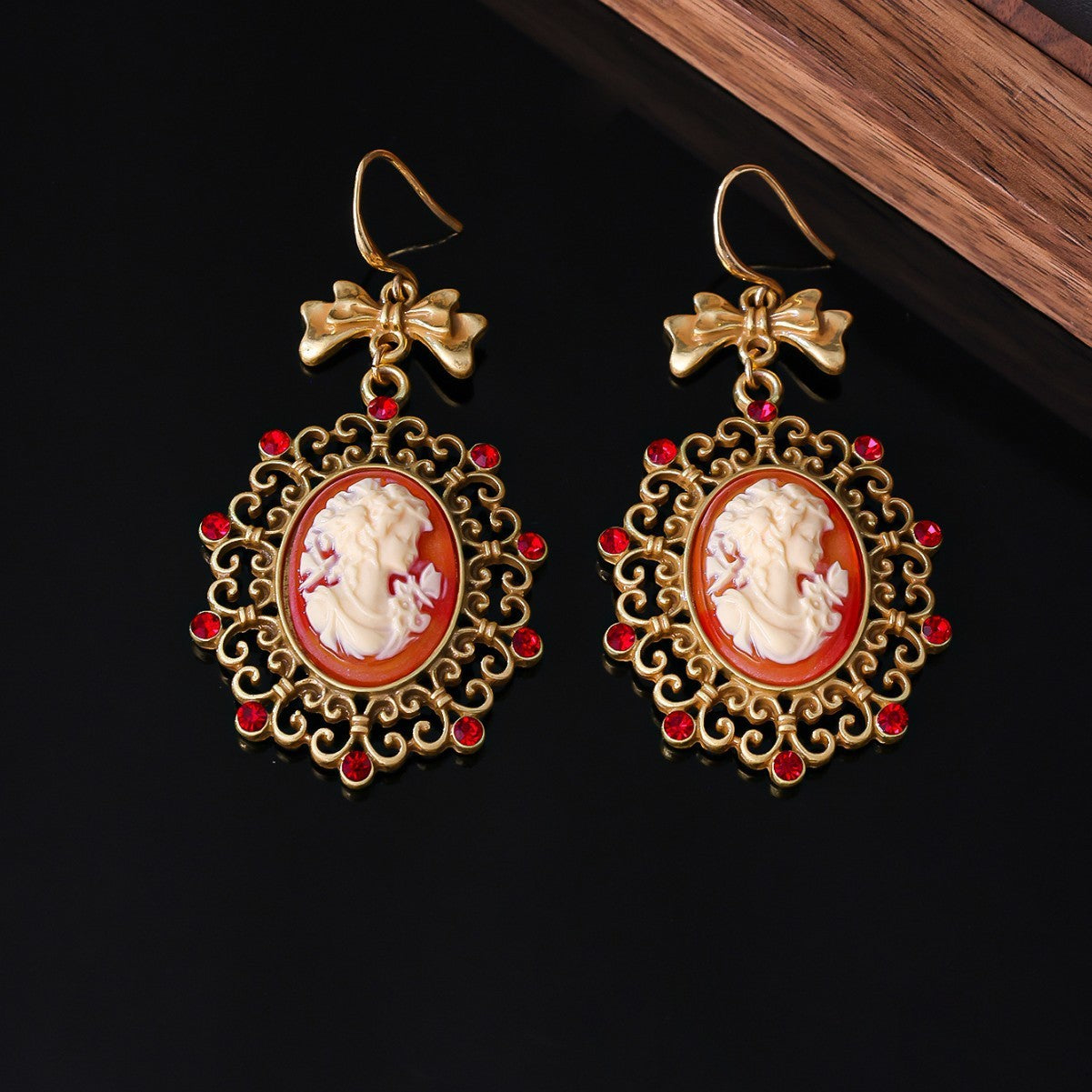 Retro Court Beauty Head Earrings Elegant High-end Earrings