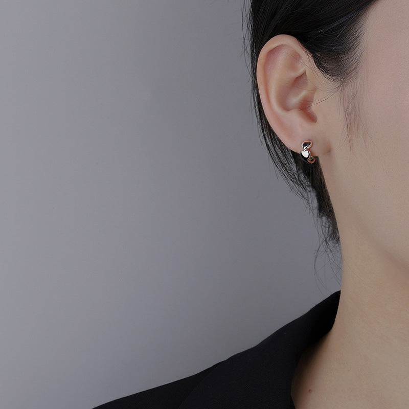 Love Heart Stud Earrings Female Cold Wind Sweet Beauty Pure Silver