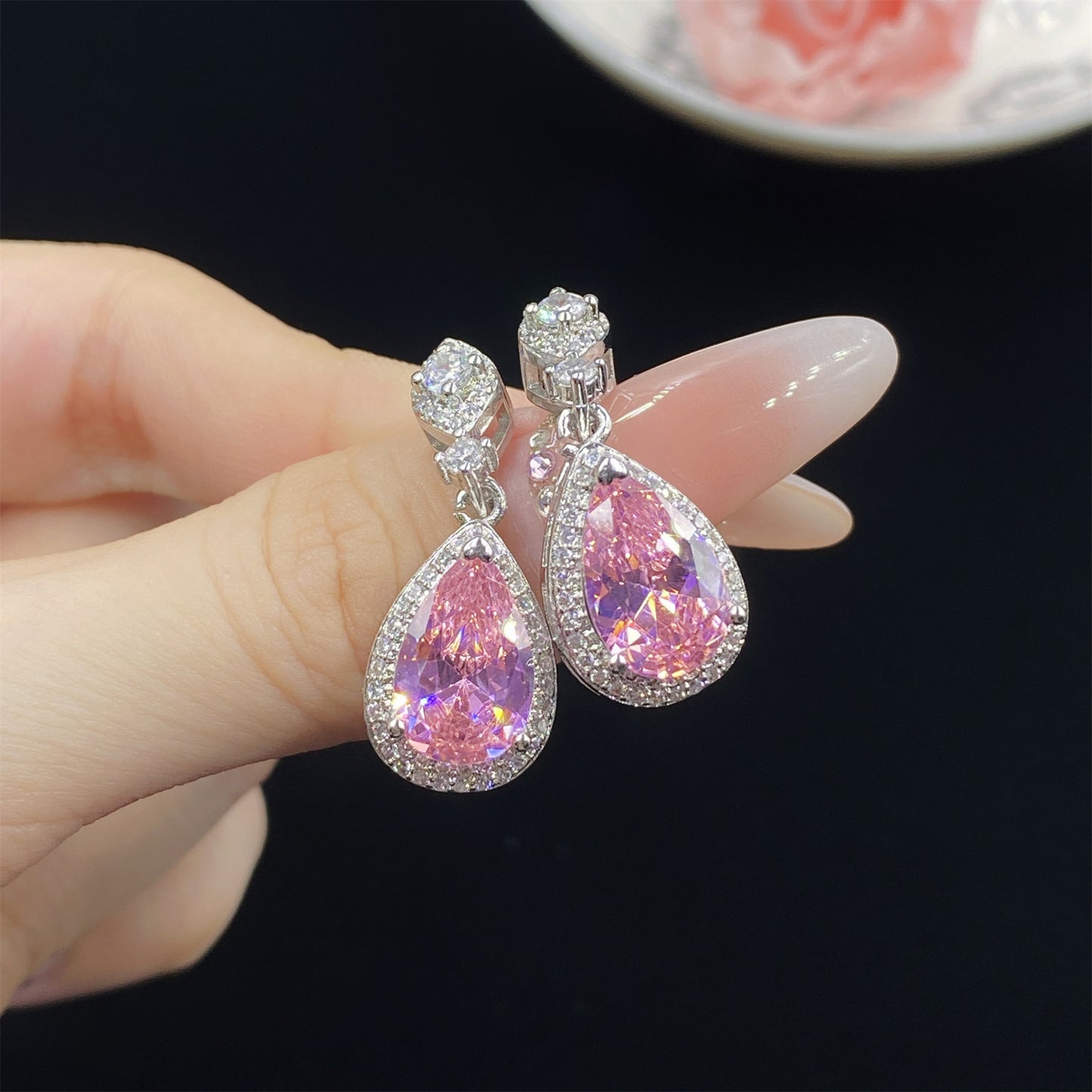 Female Luxurious Style Eardrop Pendant Suit